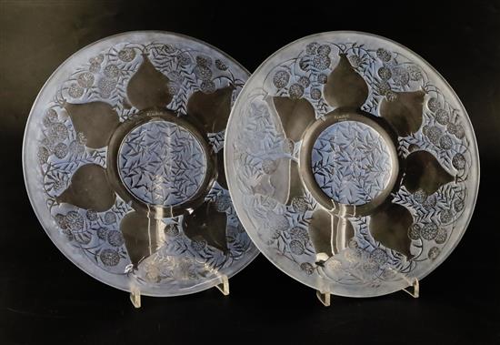 A pair of Lalique Vases plates, D. 27cm